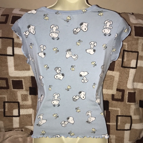 Peanuts 🥜 XS 2022 short sleeved shirt pre 💗 - Picture 2 of 4